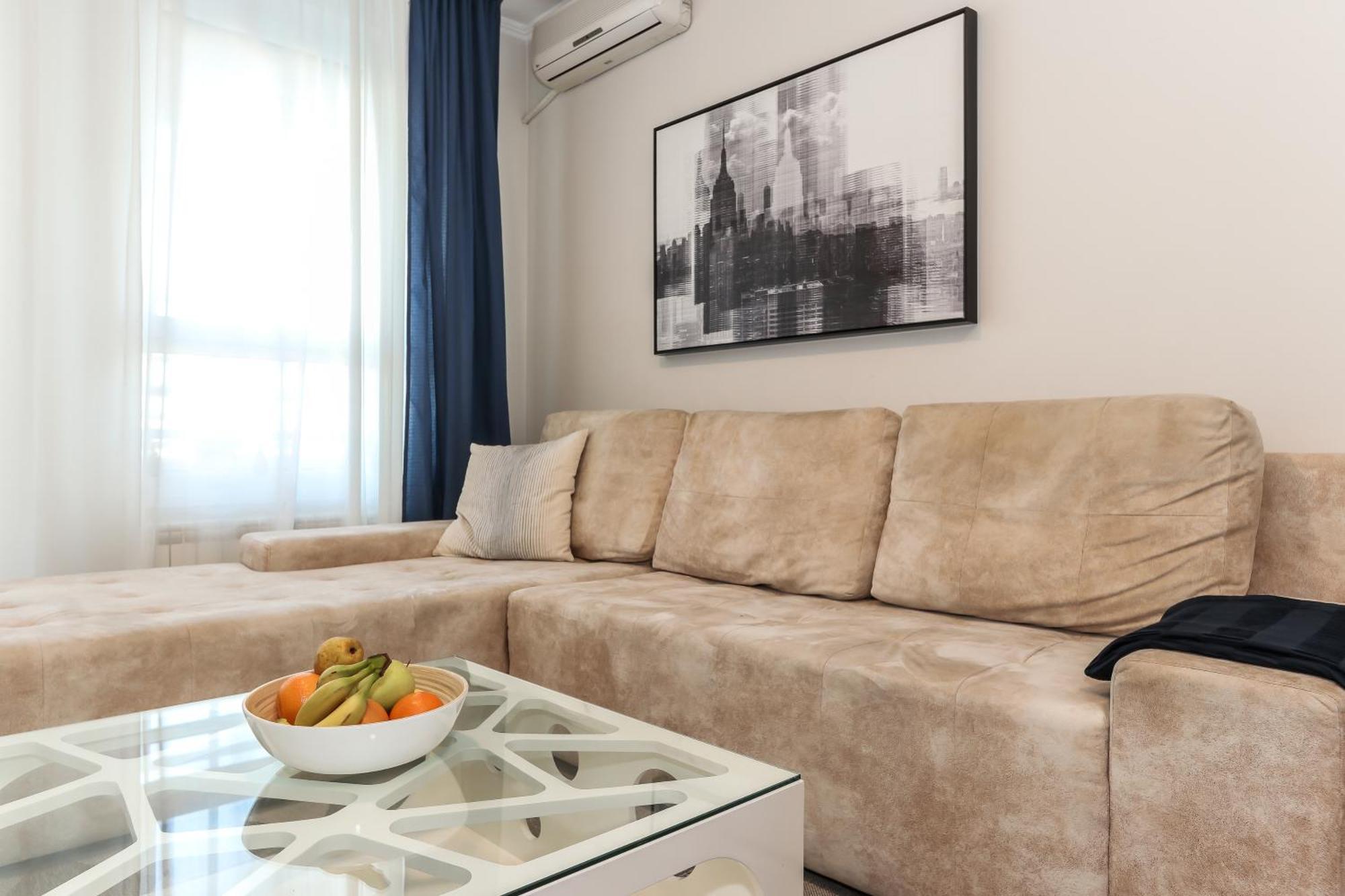 New Belgrade Apartments, Parking 5 Eur Per Day Room photo