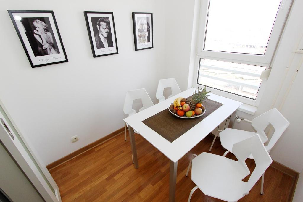 New Belgrade Apartments, Parking 5 Eur Per Day Room photo